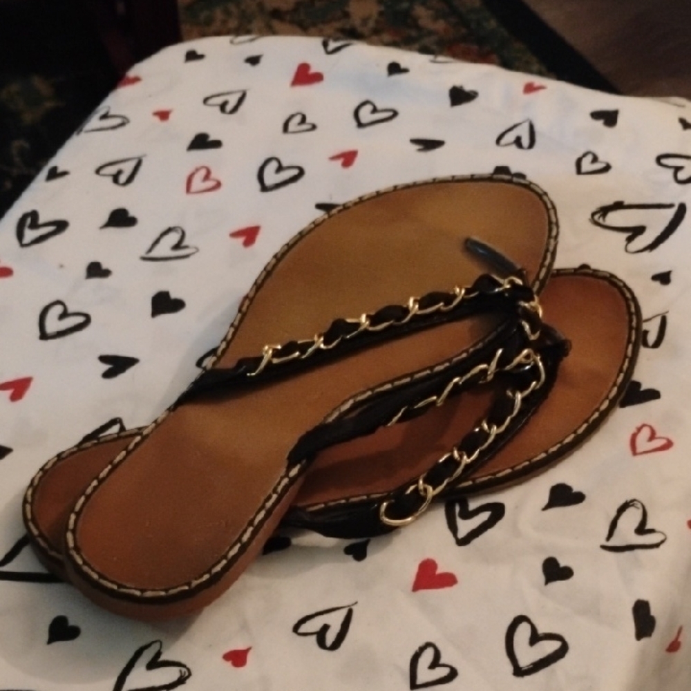 Dots Chain-Embellished Tan Sandals